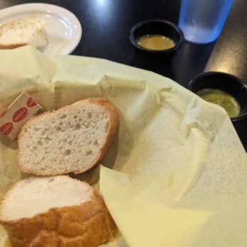 Lima Peruvian Restaurant - Bread with spicy dipping sauces - Peruvian Near Me - Beaverton, Oregon