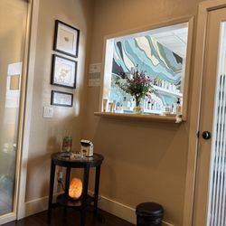 Lucent Skincare Santa Barbara - In the waiting room