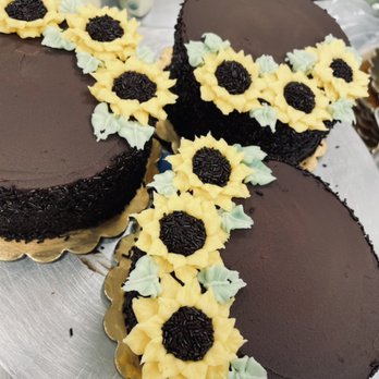 Sweets and Treats - Mini cakes - Custom Cakes Near Me Sweets and Treats - Mini cakes - Custom Cakes Near Me