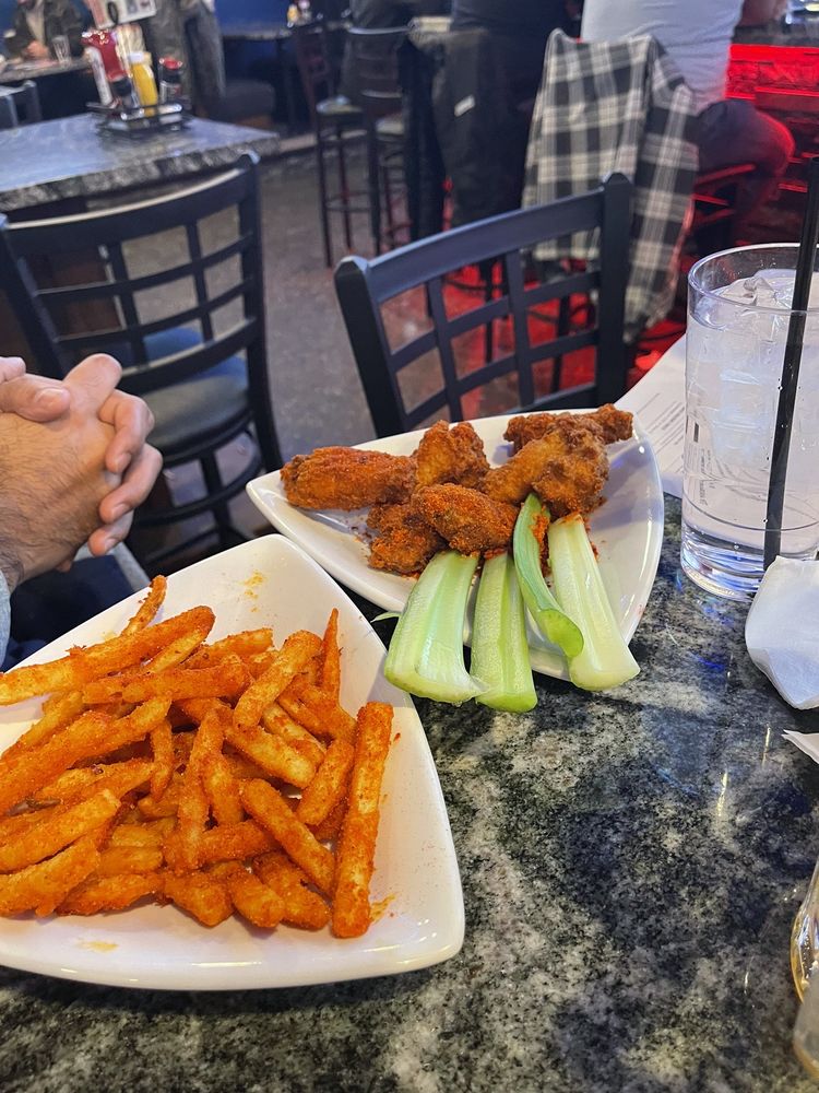 ART & JAKES SPORTS BAR AND GRILL NORTHVILLE 10 Photos & 26 Reviews