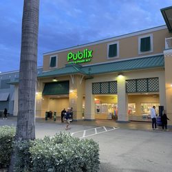 Publix - Outside signage