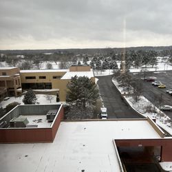 Ann Arbor Marriott Ypsilanti at Eagle Crest - Parking and main door