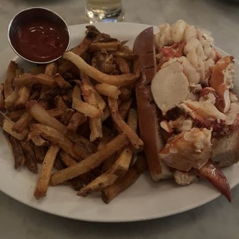 Neptune Oyster - Warm butter lobster roll - Seafood Near Me - Boston, Massachusetts Neptune Oyster - Warm butter lobster roll - Seafood Near Me - Boston, Massachusetts