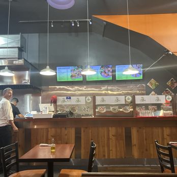 Zayna Mediterranean Grill - The owner Simo - Mediterranean Near Me - Chicago, Illinois