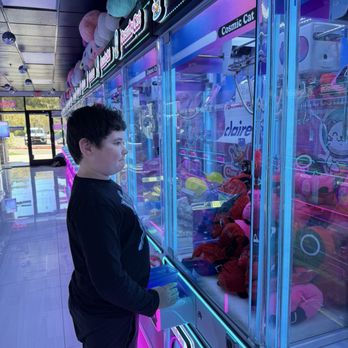 Cosmic Cat Claw Arcade - Concentration...gotta get that squid guard. And did!! - Arcades Near Me - Las Vegas, Nevada Cosmic Cat Claw Arcade - Concentration...gotta get that squid guard. And did!! - Arcades Near Me - Las Vegas, Nevada