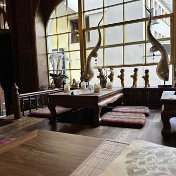 Chookdee Thai - Inside, before the crowds. Don't let this photo fool you, you will probably need a reservation. - Thai Near Me - Wiesbaden, HE