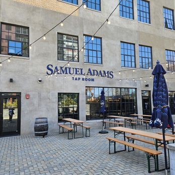 Samuel Adams Cincinnati Taproom - Outdoor seating - Breweries Near Me - Cincinnati, Ohio Samuel Adams Cincinnati Taproom - Outdoor seating - Breweries Near Me - Cincinnati, Ohio