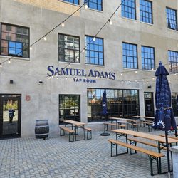 Samuel Adams Cincinnati Taproom - Outdoor seating