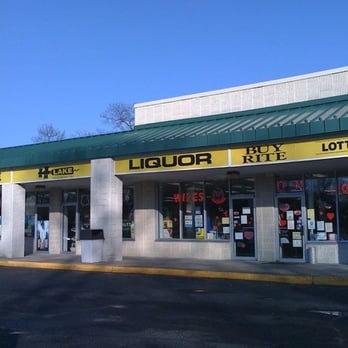 Lake Liquor Inc - the front of a liquor store - Beer, Wine & Spirits Near Me - Ronkonkoma, New York