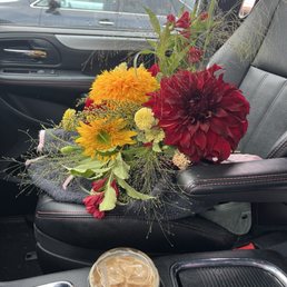 Vanilla latte, and a bouquet from Oddball Gardening that sells flowers out front of Lamppost Saturdays 8-11am seasonally! Vanilla latte, and a bouquet from Oddball Gardening that sells flowers out front of Lamppost Saturdays 8-11am seasonally!