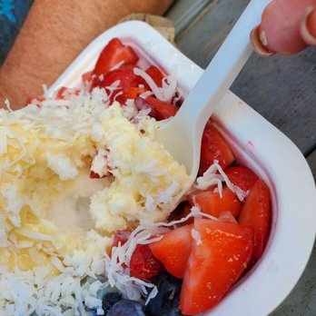 Da Sweet Spot - Yummy unique shaved ice with the freshest high quality fruit, topped with sweetened condensed milk & fresh coconut! Big enough to share! - Shaved Snow Near Me - Kihei, Hawaii