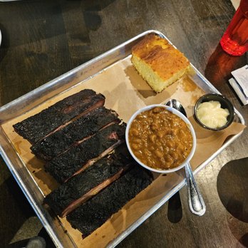 Bludso's BBQ - Pork ribbon with baked beans and corn bread - Barbeque Near Me - Los Angeles, California Bludso's BBQ - Pork ribbon with baked beans and corn bread - Barbeque Near Me - Los Angeles, California