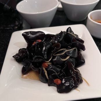 Din Tai Fung - Wood Ear Mushrooms in a Vinegar Dressing. Yumm! - Taiwanese Near Me - Arcadia, California Din Tai Fung - Wood Ear Mushrooms in a Vinegar Dressing. Yumm! - Taiwanese Near Me - Arcadia, California