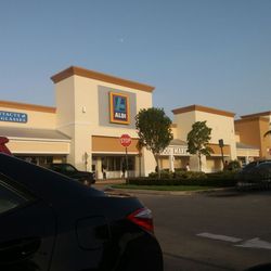 ALDI - Outside