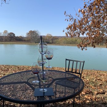 StarView Vineyards - Wine tasting with the lake - Wineries Near Me - Cobden, Illinois StarView Vineyards - Wine tasting with the lake - Wineries Near Me - Cobden, Illinois