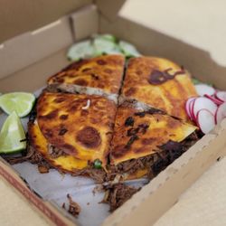 Quesabirria pizza