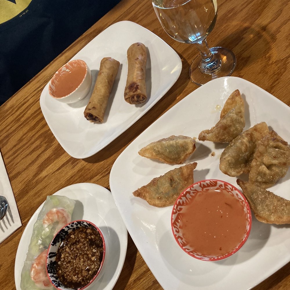 Jasmine Thai Restaurant - Fresh Spring Roll with chicken and shrimp , Egg Rolls , Fried Dumplings with ginger soy sauce and Plum wine - Thai Near Me - Tonawanda, New York