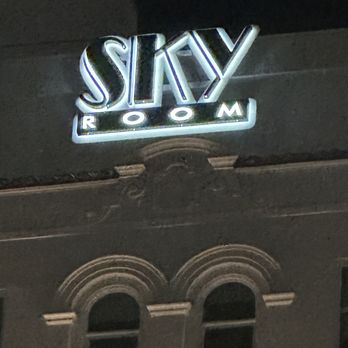 Sky Room - The Sky Room sign at the top of the building. - American Near Me - Long Beach, California