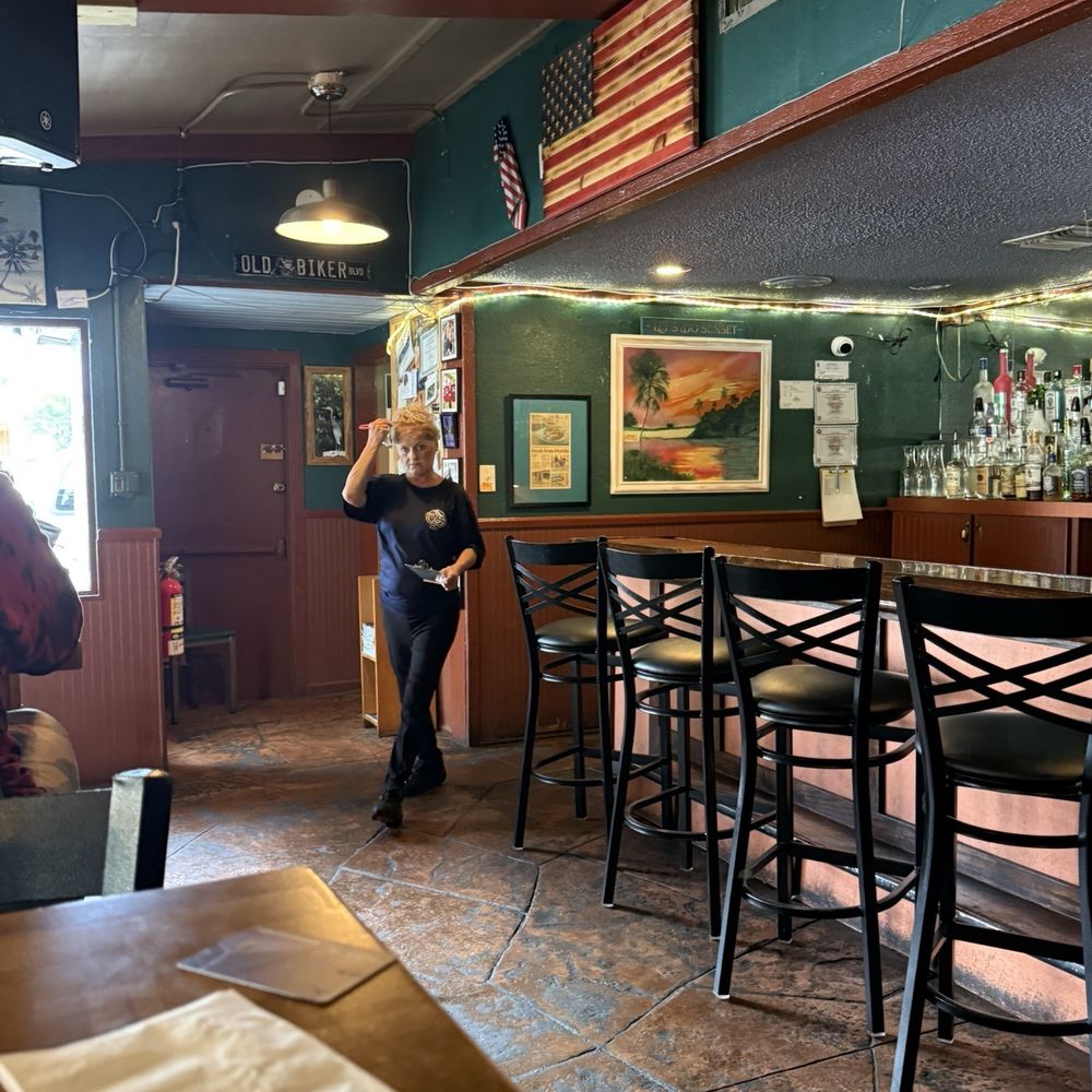 Fish Camp On Lake Eustis - Sharon is great she is all about the grouper :) all about it! - Seafood Near Me - Tavares, Florida Fish Camp On Lake Eustis - Sharon is great she is all about the grouper :) all about it! - Seafood Near Me - Tavares, Florida