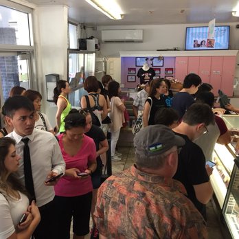 Leonard's Bakery - Expect a line. It moves steadily and it's worth the wait. - Bakeries Near Me - Honolulu, Hawaii Leonard's Bakery - Expect a line. It moves steadily and it's worth the wait. - Bakeries Near Me - Honolulu, Hawaii