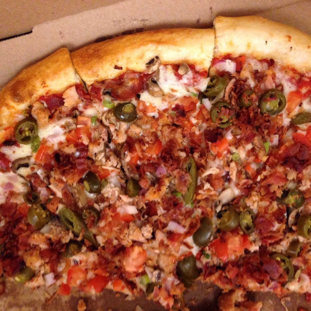 Pizza On Tap - Garlic chicken, sub red sauce for the white and add bacon and jalapeno - Pizza Near Me - Vista, California Pizza On Tap - Garlic chicken, sub red sauce for the white and add bacon and jalapeno - Pizza Near Me - Vista, California