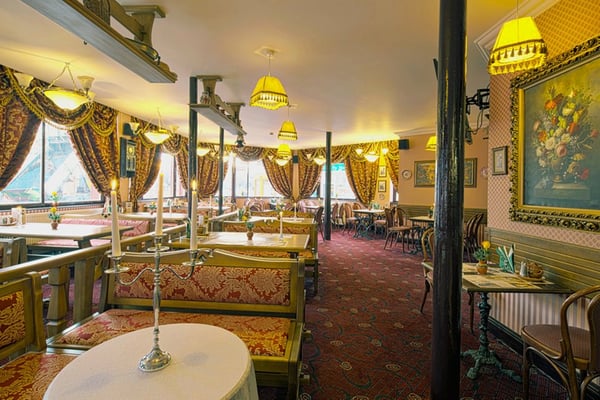 Berneliu Uzeiga - Shepherds Inn, Leytonstone by null