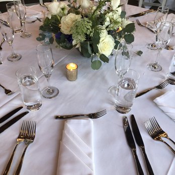 Lindsey White Studio - Table arrangement - Floral Designers Near Me Lindsey White Studio - Table arrangement - Floral Designers Near Me