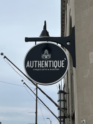 Authentique by null