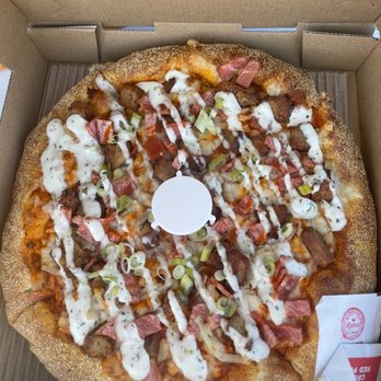 Bizza - VEGAN BUFFALO CHICKEN PIZZA - Vegan Near Me - San Mateo, California