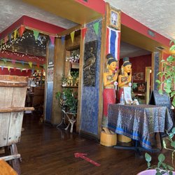 Thum’s Kitchen Thai Cuisine - Dining room