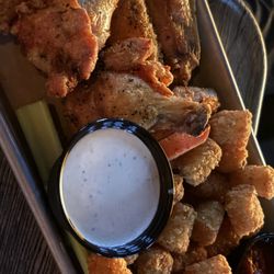 Studio Movie Grill - Wings & tots