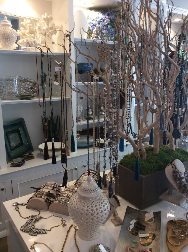 LIVING Updated August 2024 123 Main St, Cold Spring Harbor, New