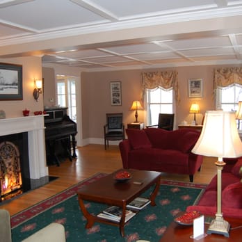Cranmore Inn - Living area - Hotels Near Me - North Conway, New Hampshire