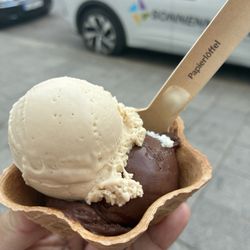 Ballabeni Icecream Stammhaus - Hazelnut and chocolate with rum - great combination!