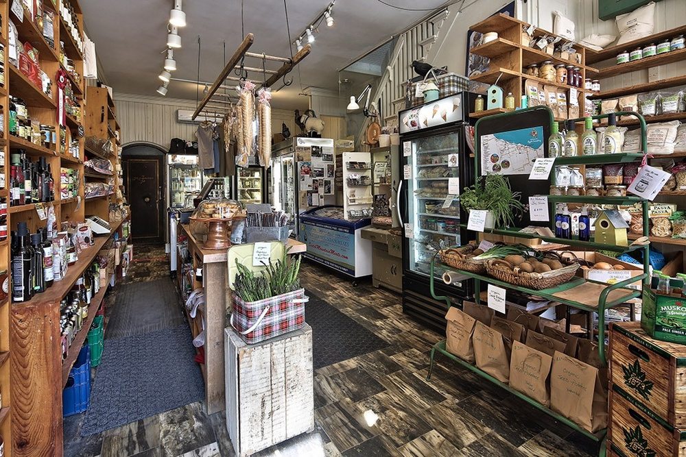 100 Mile Store Logo