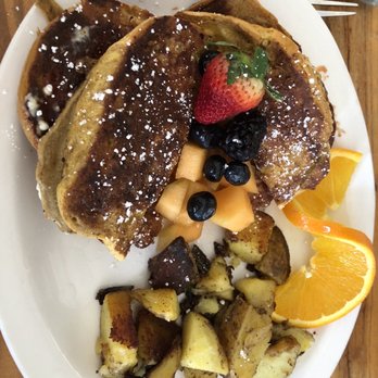 Whistle Stop Cafe - American Near Me - Luquillo, Puerto Rico