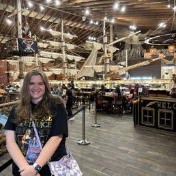 Samantha and the restaurant's atmosphere. Samantha and the restaurant's atmosphere.