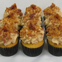 Kookenbacker - Calling Elvis -  banana cake peanut butter icing and baconbrittle sprinkles