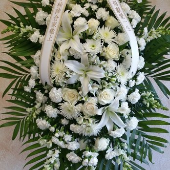 Le's Flowers - The sample arrangement I sent for her to work with. - Florists Near Me - Sacramento, California Le's Flowers - The sample arrangement I sent for her to work with. - Florists Near Me - Sacramento, California