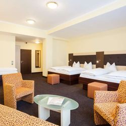 Hotel Augusta - Family Room 3