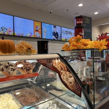 Cold Stone Creamery - Seasonal decorations up for halloween - Ice Cream & Frozen Yogurt Near Me - Riverside, California
