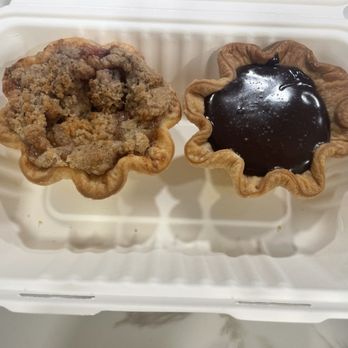 The Pie Spot - Peach Bourbon Pie and Peanut Butter Chocolate Pie - Desserts Near Me - Portland, Oregon The Pie Spot - Peach Bourbon Pie and Peanut Butter Chocolate Pie - Desserts Near Me - Portland, Oregon
