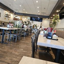 Pho 81 Vietnamese Cuisine - Inside