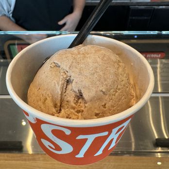 Salt & Straw - Cinnamon Snickerdoodle - Ice Cream & Frozen Yogurt Near Me - Gilbert, Arizona