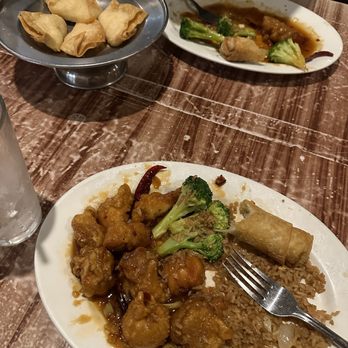Marco Polo Garden - General Tso's Chicken dinner special and Crab Rangoon (the picture is from the end of the meal, you can tell we really liked it!) - Chinese Near Me - Keene, New Hampshire Marco Polo Garden - General Tso's Chicken dinner special and Crab Rangoon (the picture is from the end of the meal, you can tell we really liked it!) - Chinese Near Me - Keene, New Hampshire