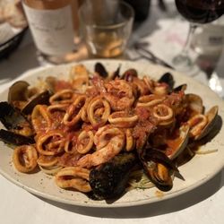 Sanducci's Trattoria - Frutti di mare fra diavolo. No "fra diovolo" - had to add pepper seed on my own.