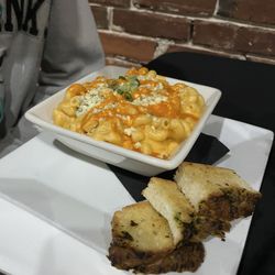 The Main Street Grill - Buffalo Mac, garlic toast