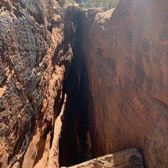 Soldier Pass Trail - Climbing down from the top down into the more know Soldiers Pass. - Hiking Near Me - Sedona, Arizona Soldier Pass Trail - Climbing down from the top down into the more know Soldiers Pass. - Hiking Near Me - Sedona, Arizona