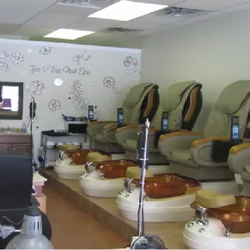 Tips 2 Toes Nail Spa - Pedicure chairs