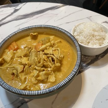 Kin Long Beach - Yellow Curry - Thai Near Me - Long Beach, California